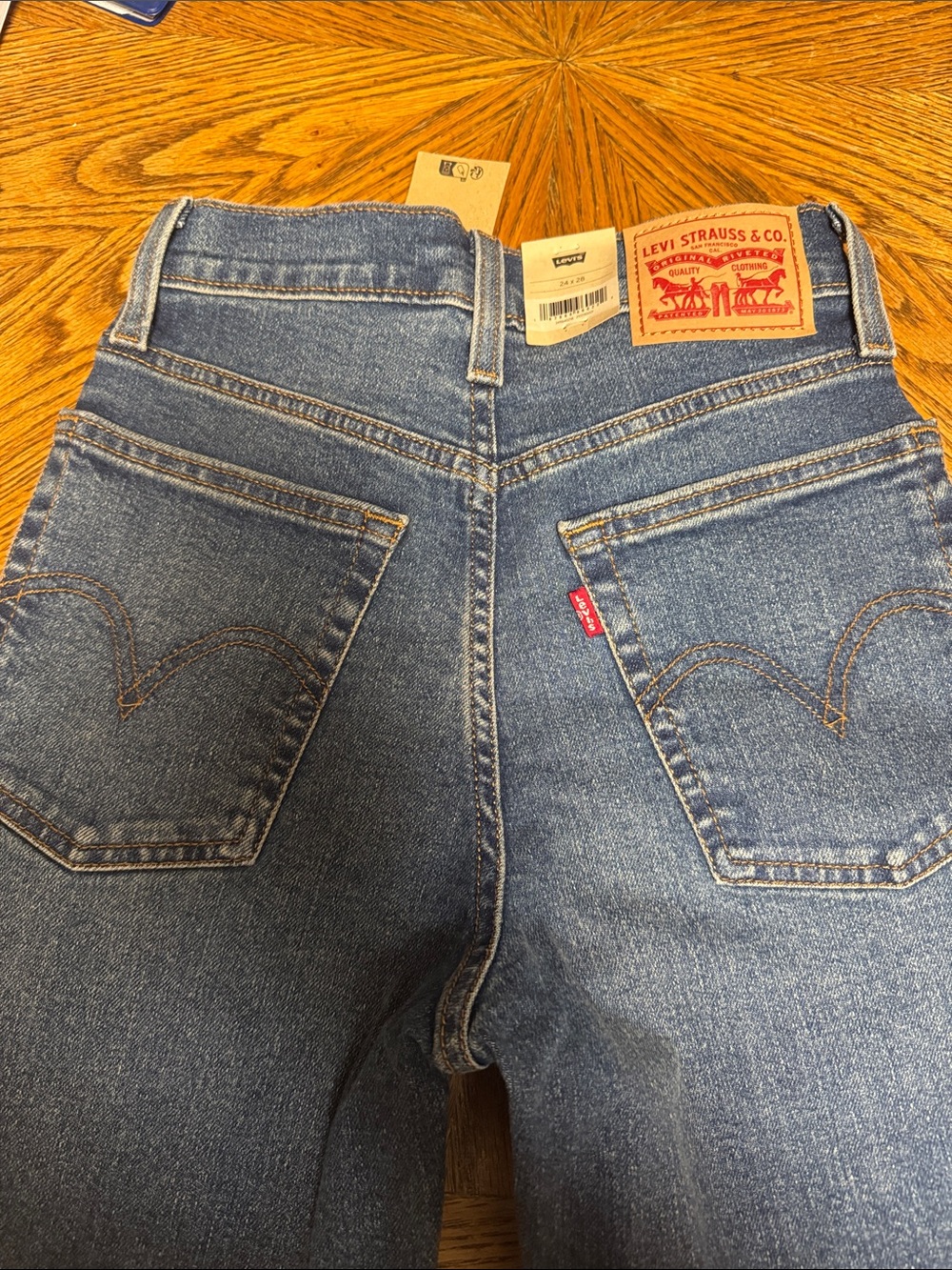 Levi's NWT 24 x 28 High-Rise WEDGIE STRIGHT Ankle MED WASH Jeans - Picture 7 of 7